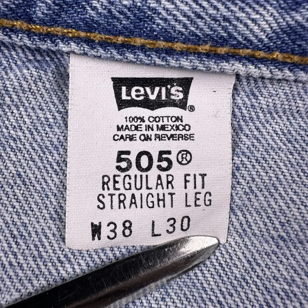 Vintage Levis 505 Regular Fit Straight Leg‎ Denim Jeans Mens Size 38x30 Light